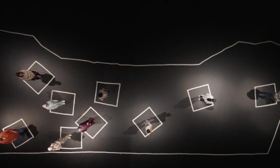 Qui vit encore die menschliche Würde im Vordergrund